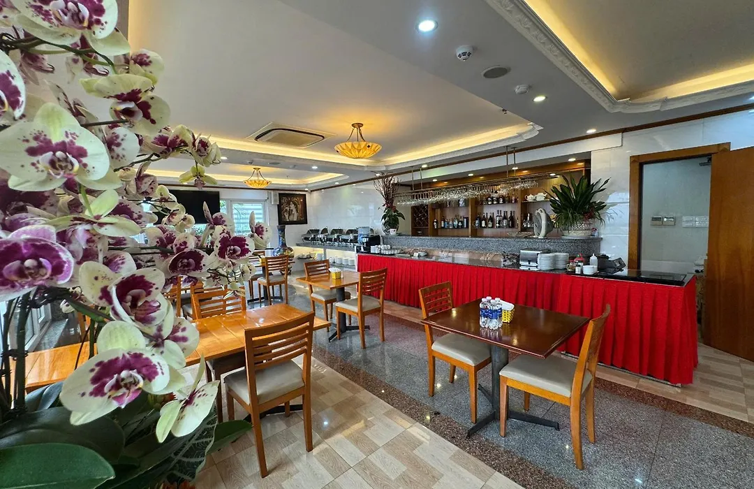 Sunny Hotel 1-1