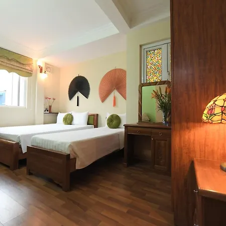 Madam Moon Guesthouse 2-3